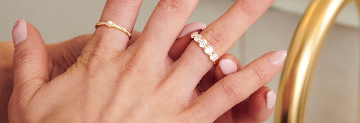 Vergulde sieraden: wat is het precies en wat zijn de verschillen met echt goud?