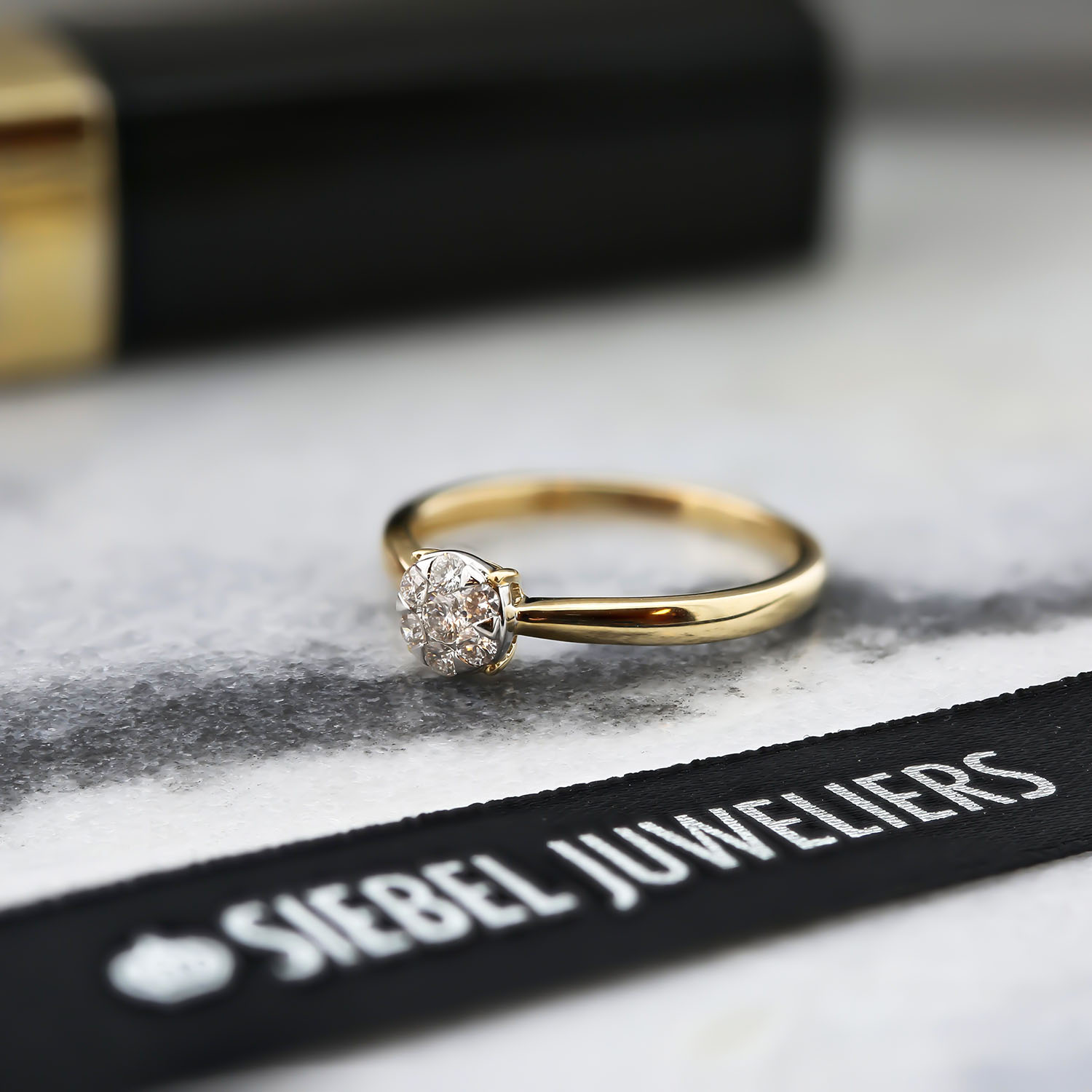 Geelgouden ring rond met witgouden details en diamanten R480-RR010304ADI-YW