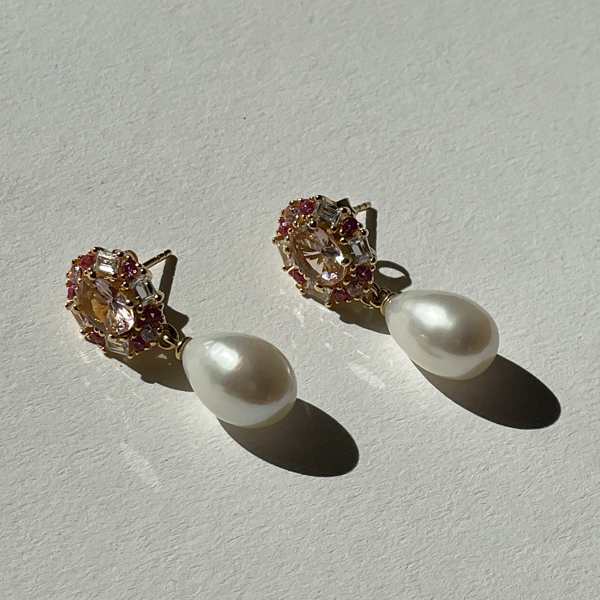 Oorhangers van gold plated  met parel en gekleurde zirkonia 42475Y