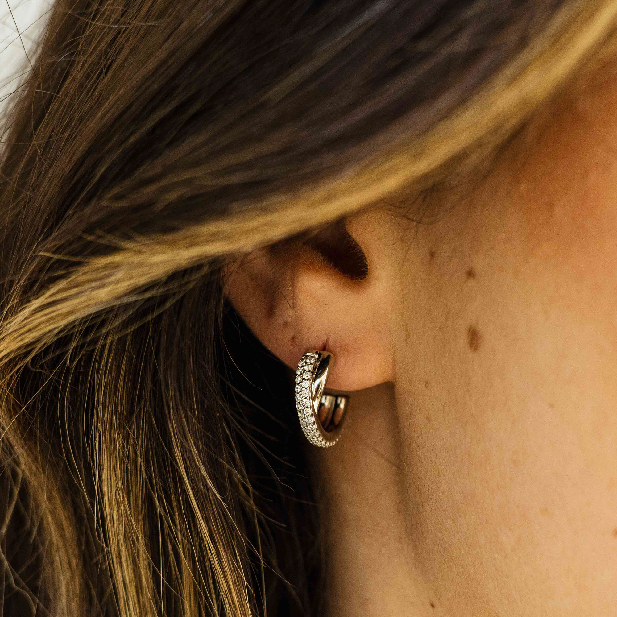 gold plated oorringen met zirkonia E1060Y