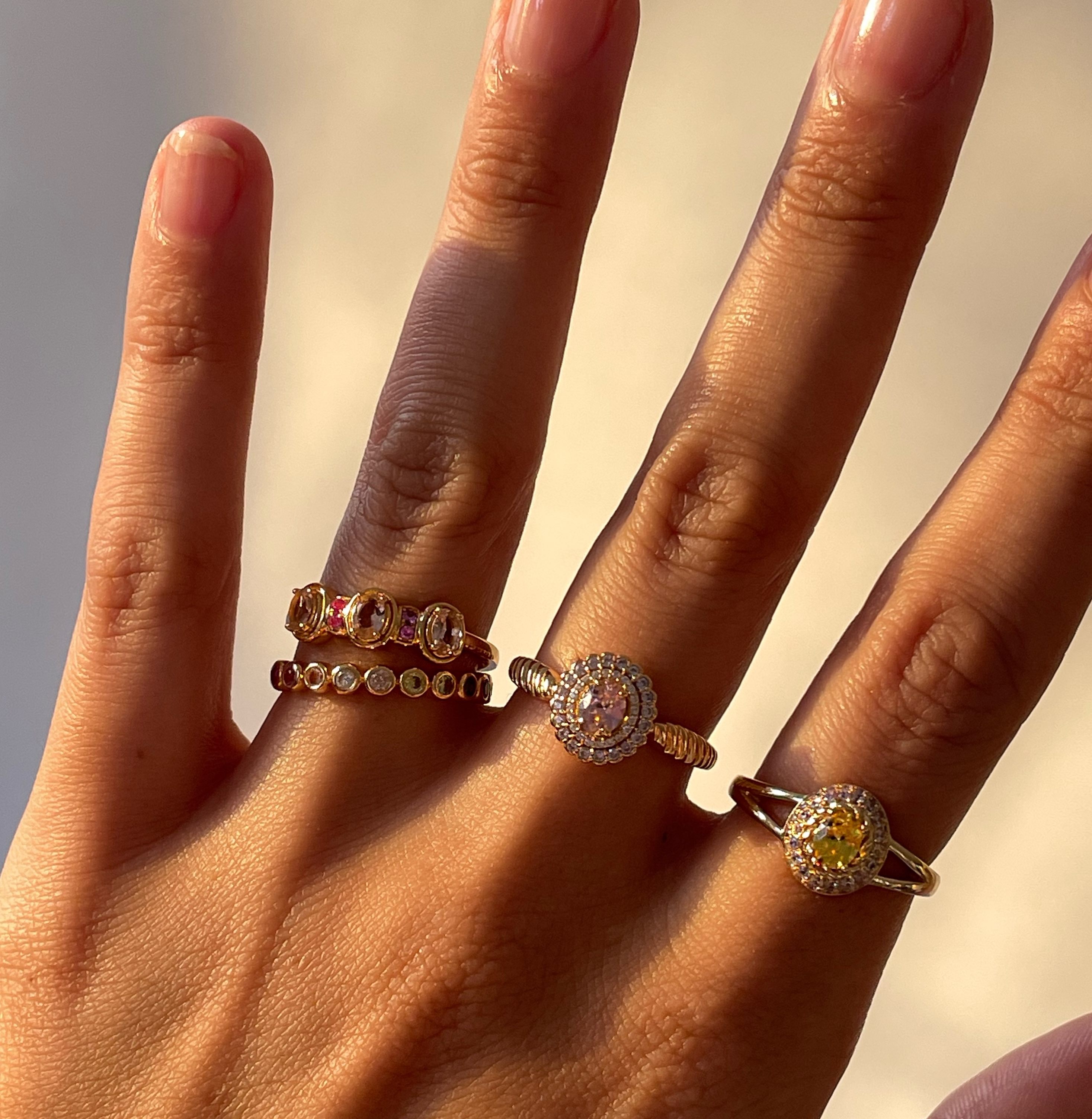 Ring gold plated met gekleurde zirkonia - 124143Y