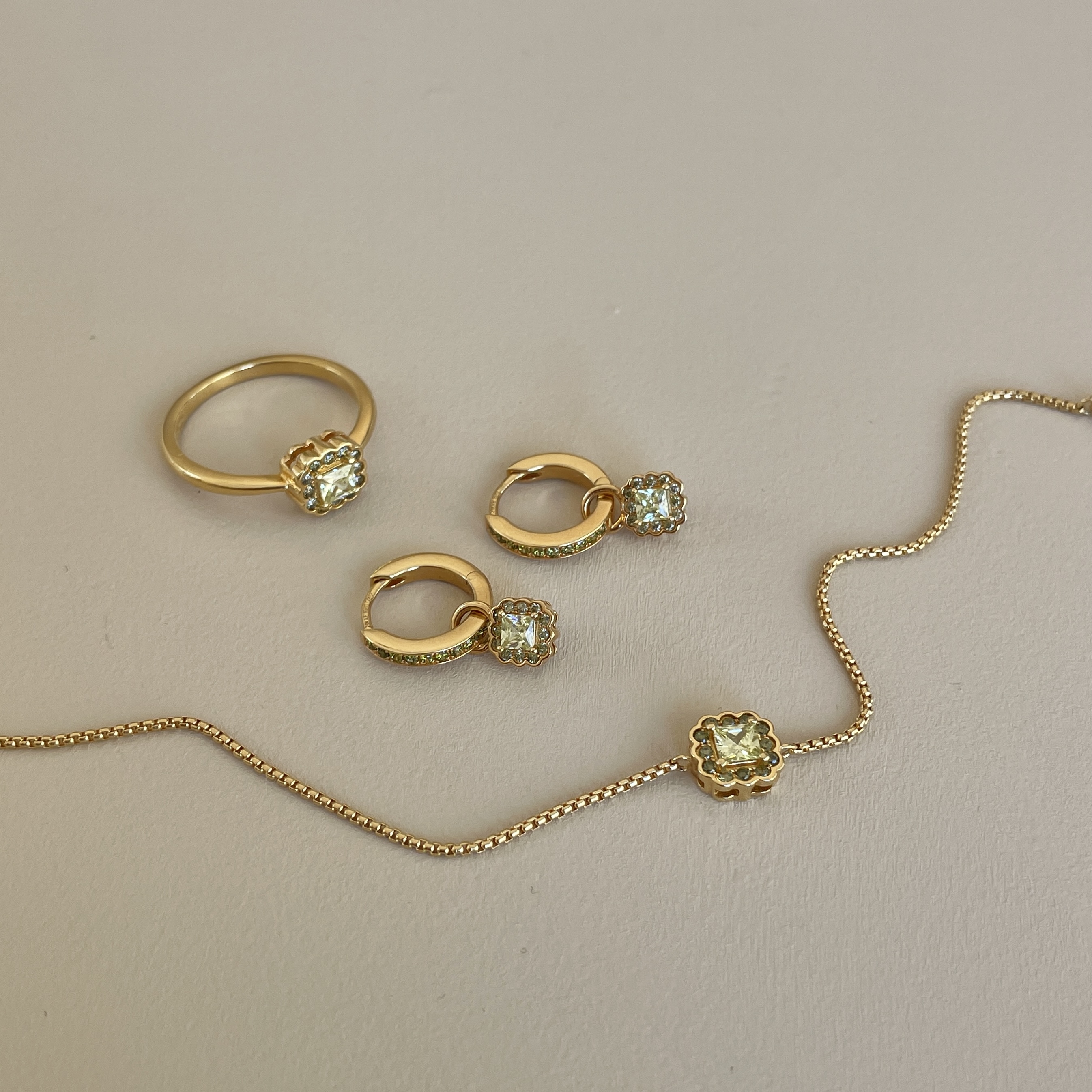 Oorringen van gold plated  met zirkonia 42467Y