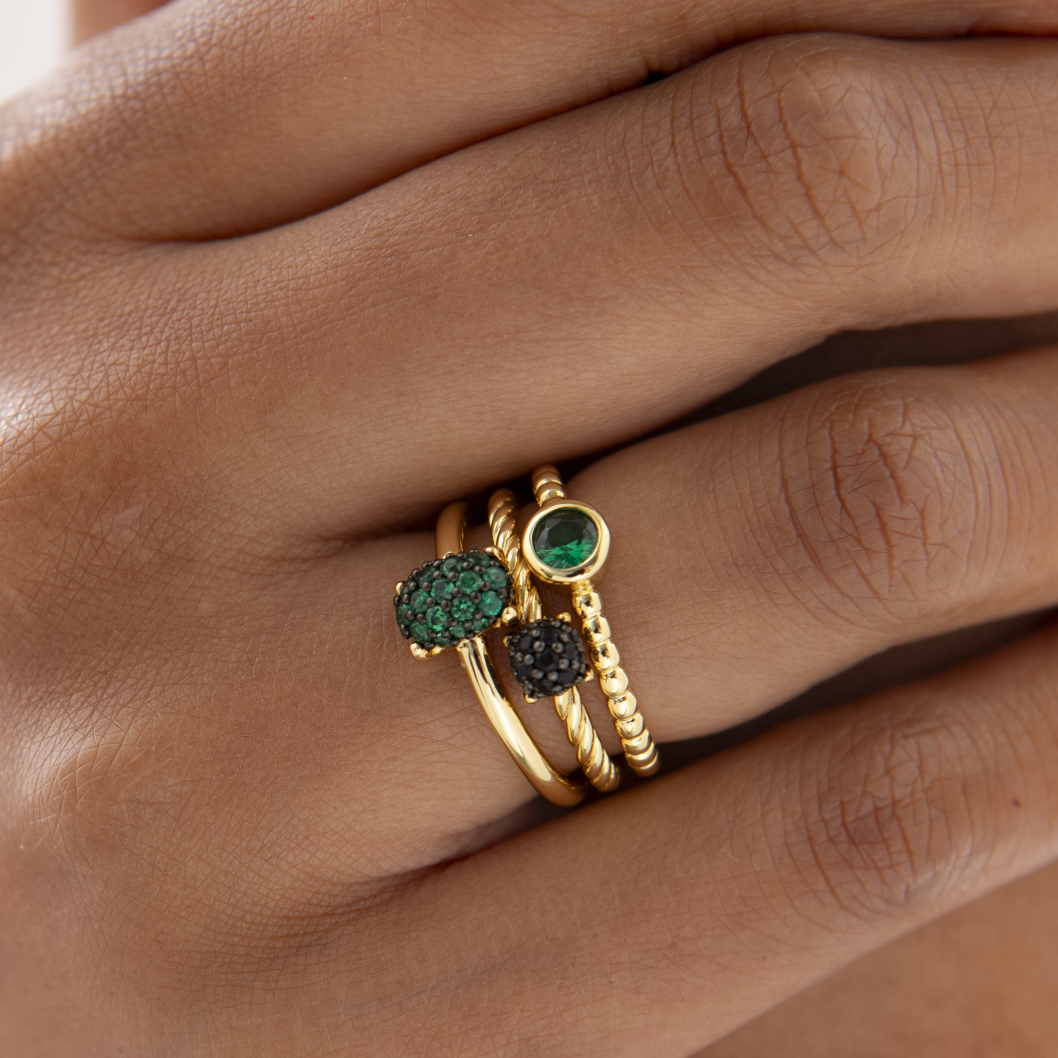 gold plated ring met groene stenen R470YG