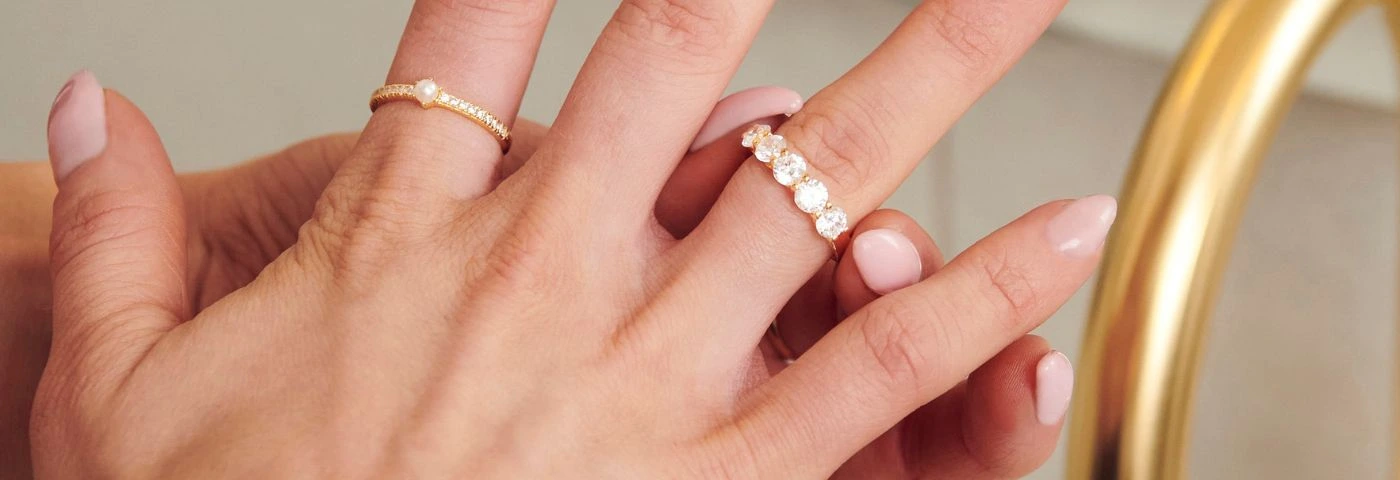 Vergulde sieraden: wat is het precies en wat zijn de verschillen met echt goud?