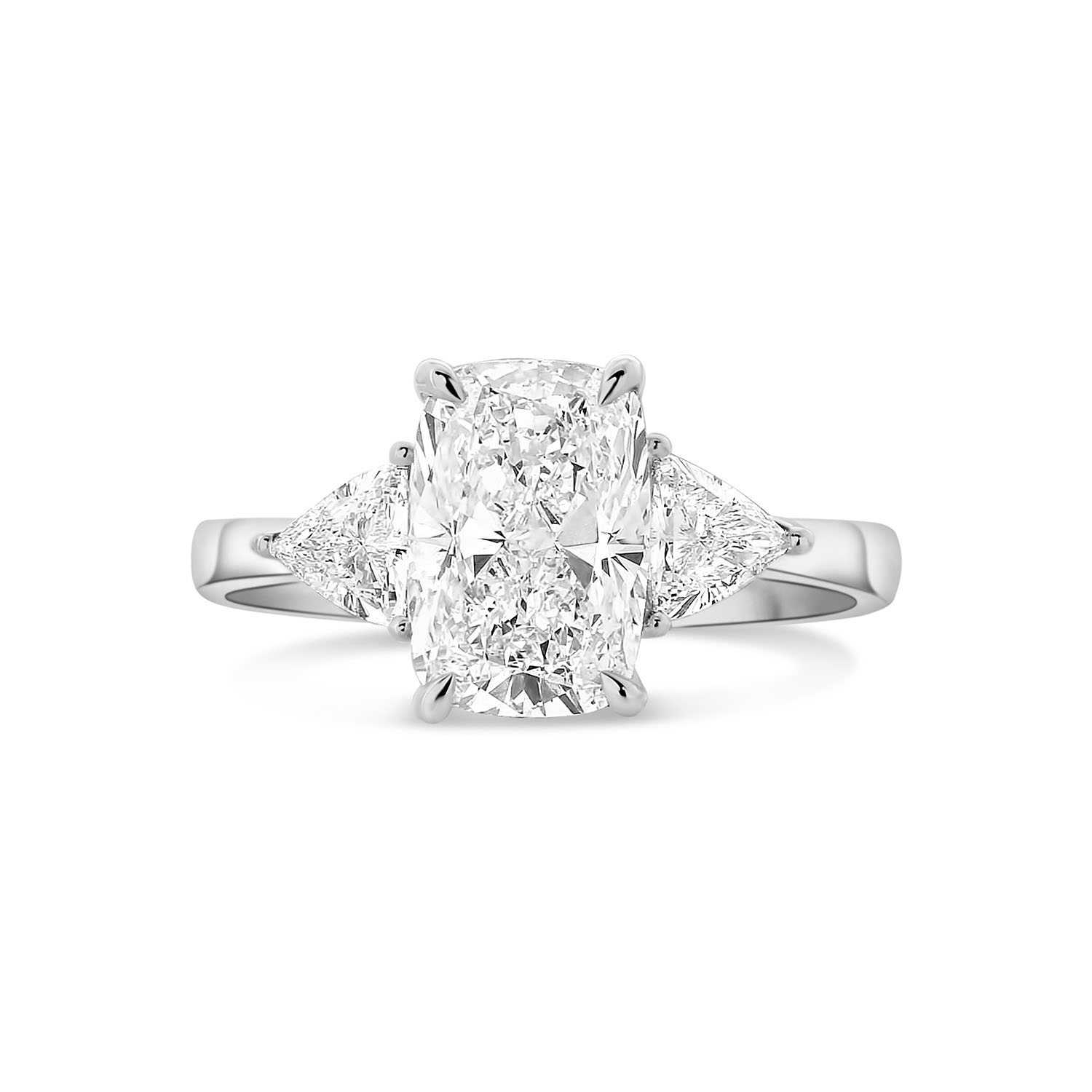 Witgouden Ring met Cushiongeslepen Lab Grown Diamant en Trilliantgeslepen Zijstenen – R480-MLN-0549-