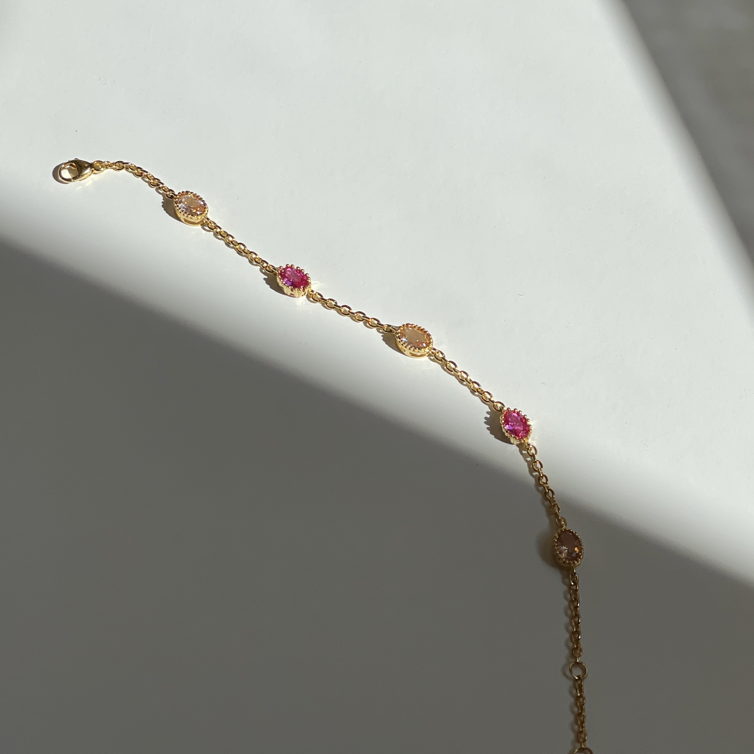 Armband van gold plated  met gekleurde zirkonia 22459Y
