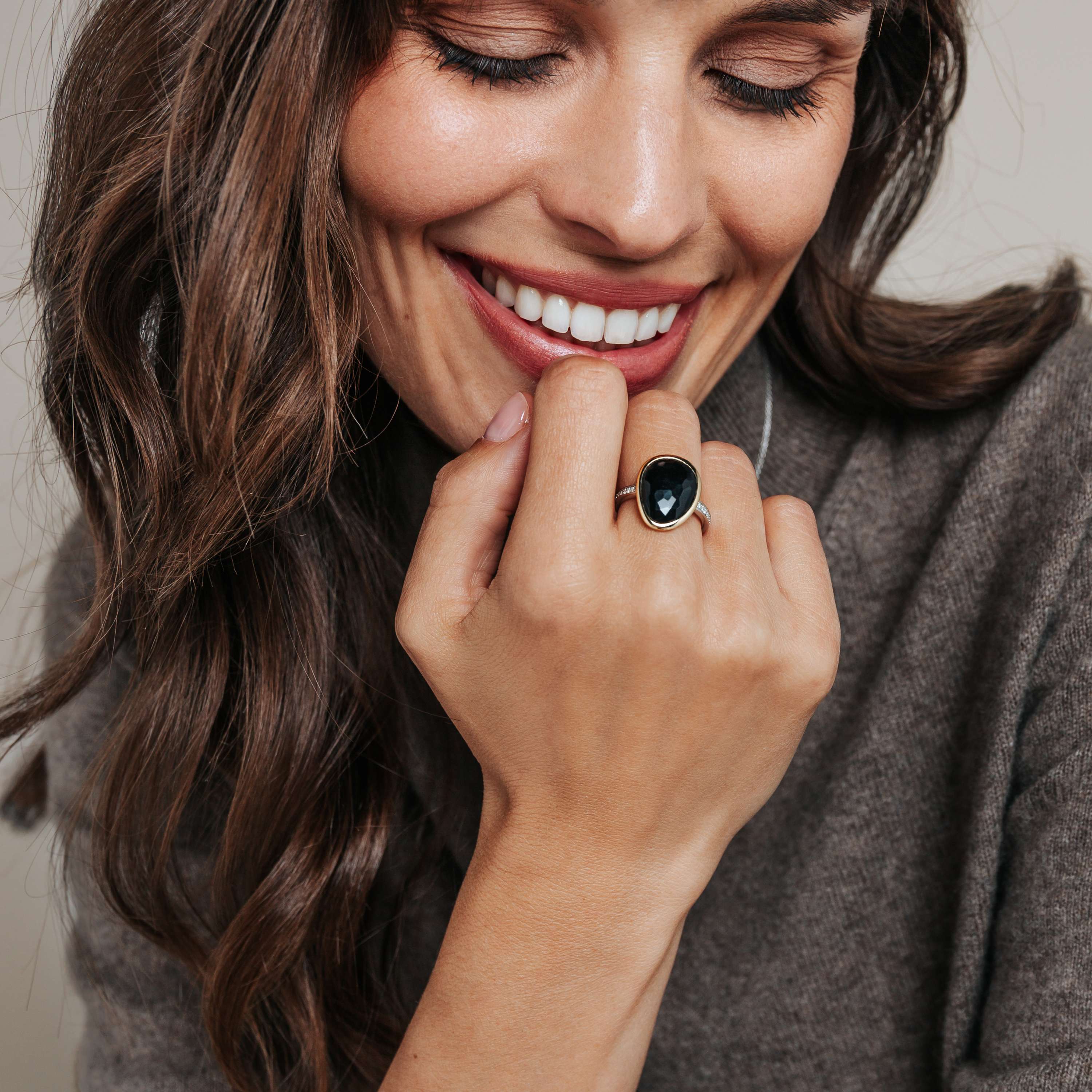 Ring gold plated met zwarte zirkonia - 12386BY